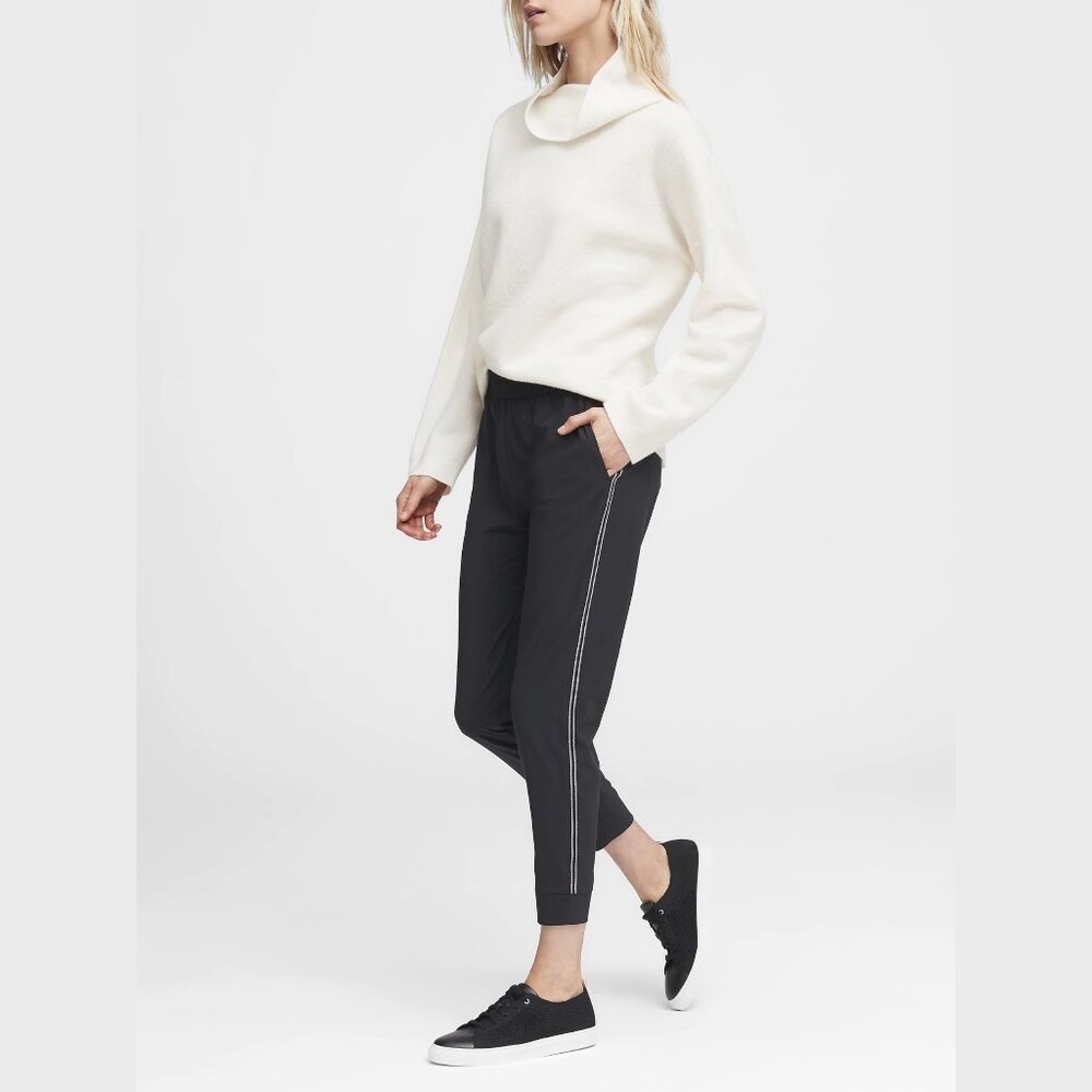 Banana Republic Performance Stretch Side Stripe joggers Black